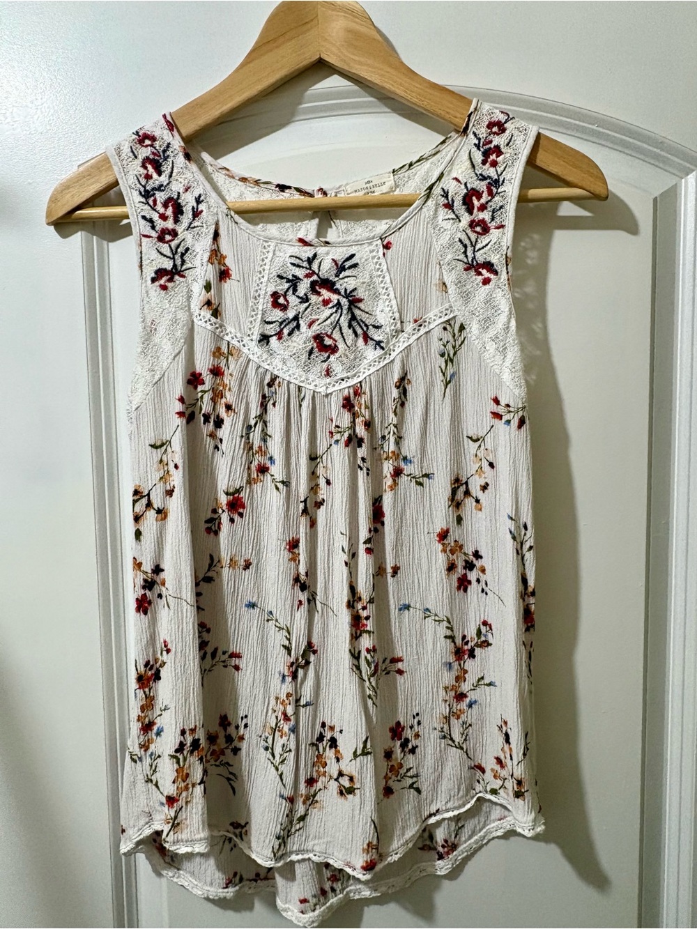 Ivory Floral Embroidered Sleeveless Camisole